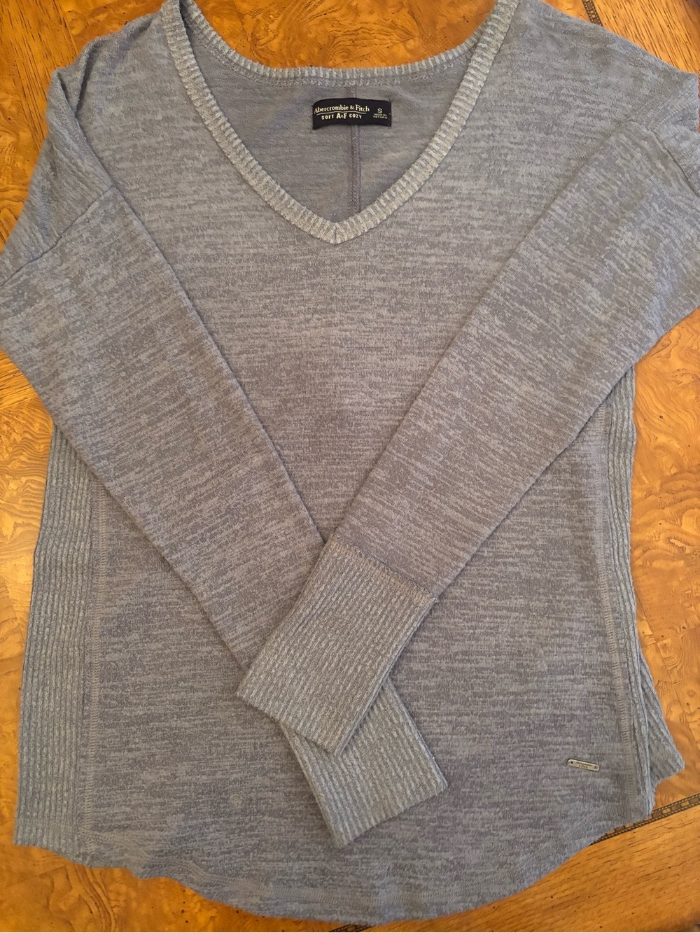 Abercrombie & Fitch Women's Blue V-Neck Sweater